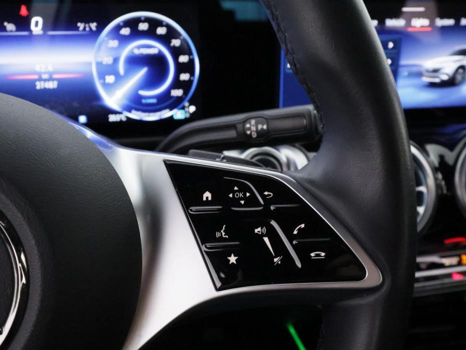 MERCEDES-BENZ EQB 2025