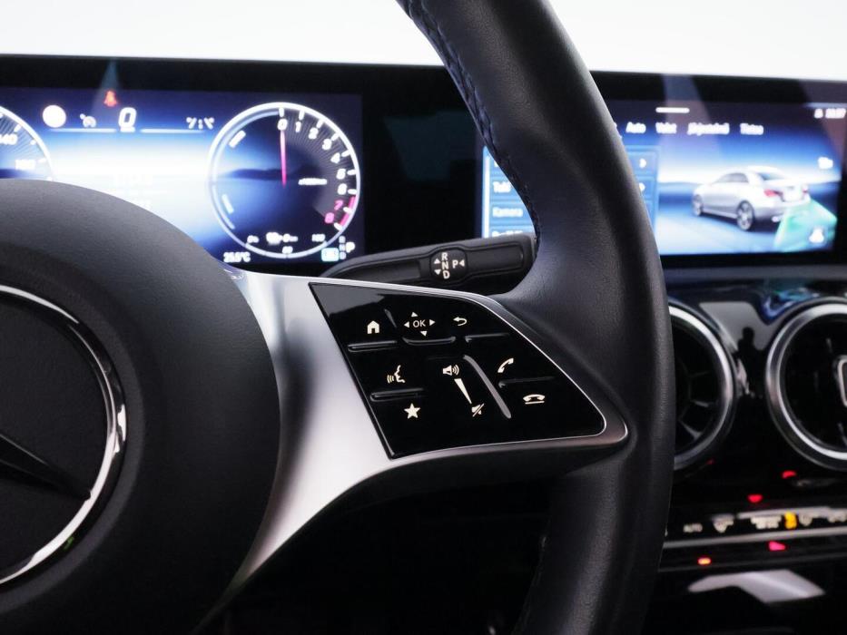 MERCEDES-BENZ A 2024