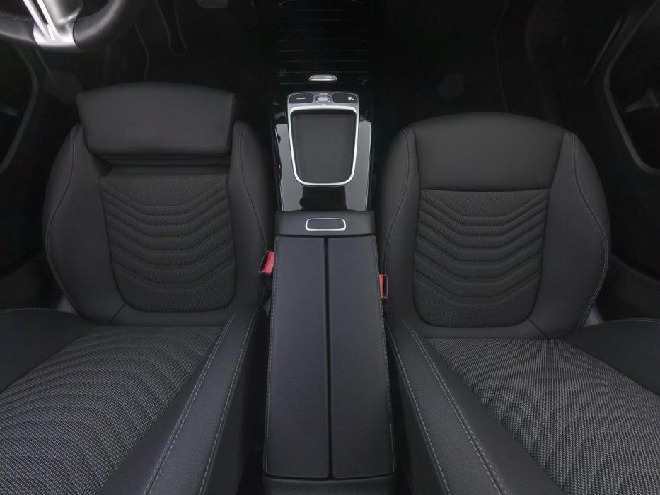 MERCEDES-BENZ A 2024