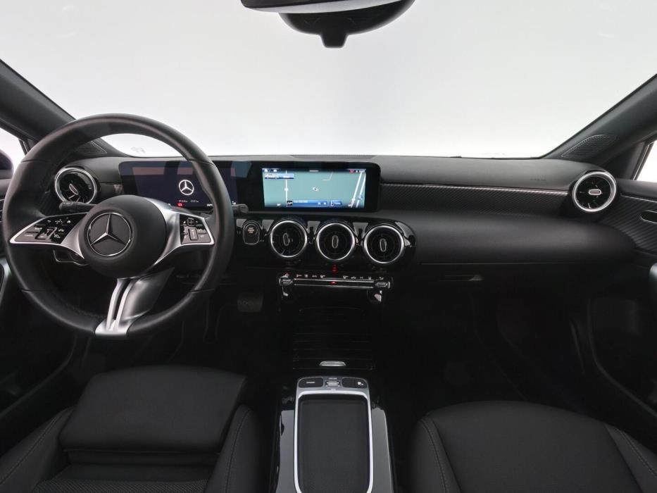 MERCEDES-BENZ A 2024