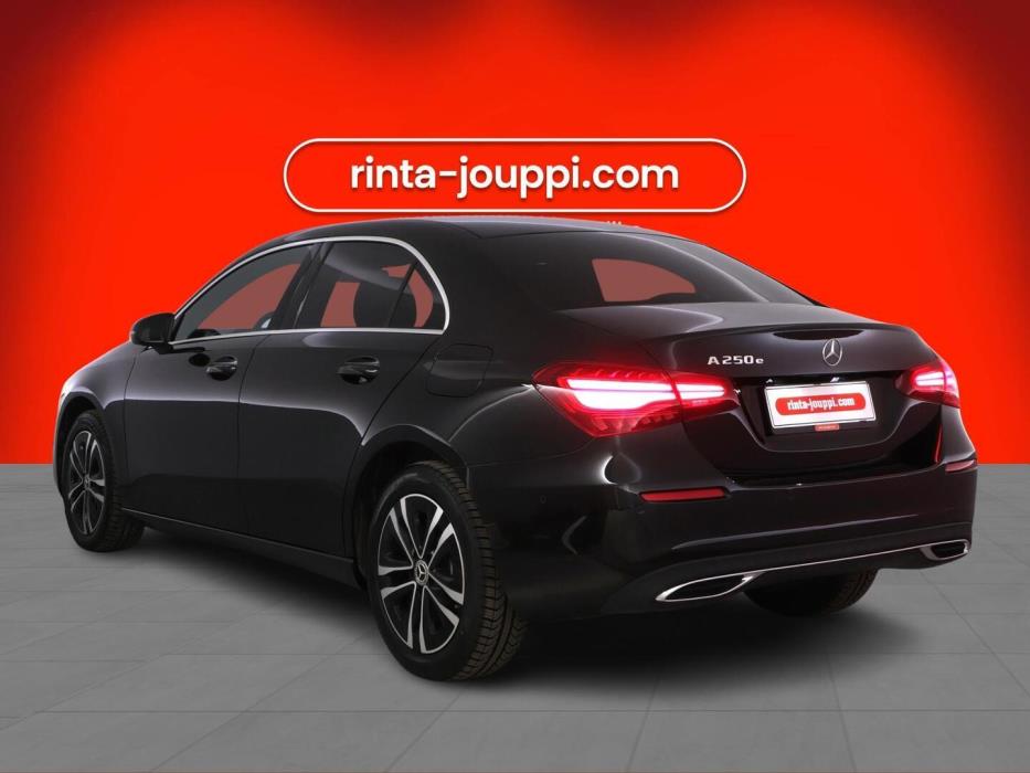 MERCEDES-BENZ A 2024