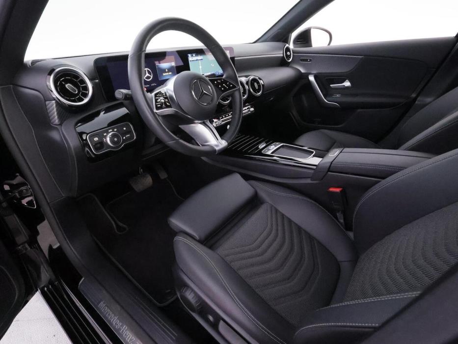 MERCEDES-BENZ A 2024