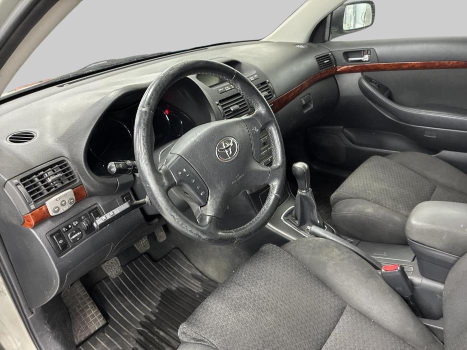 TOYOTA Avensis 2004