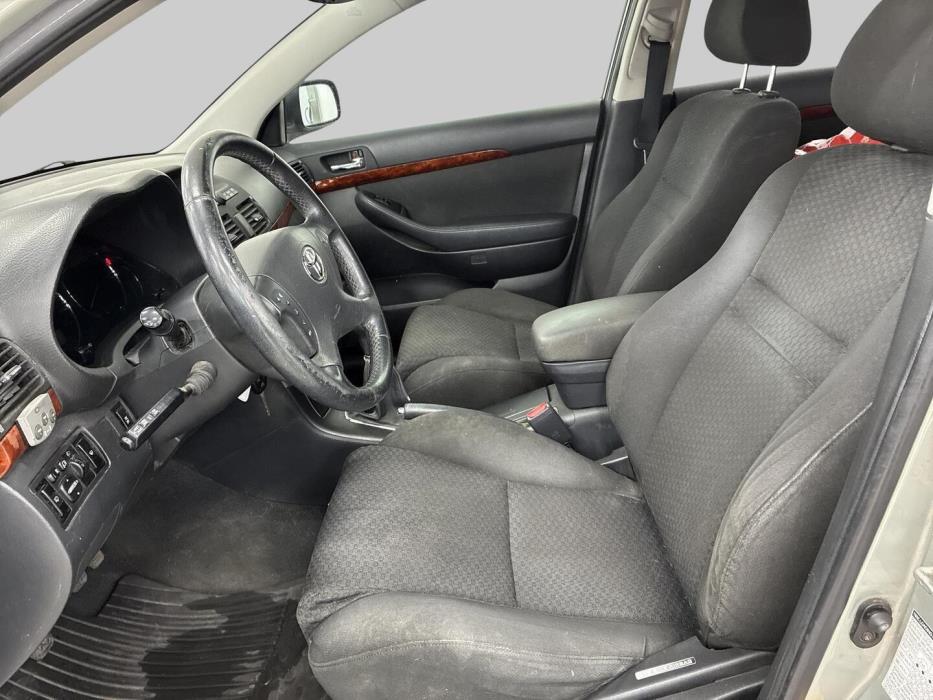 TOYOTA Avensis 2004