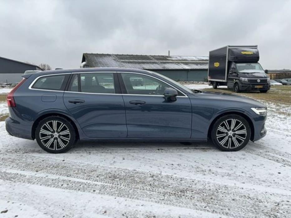 VOLVO V60 2021