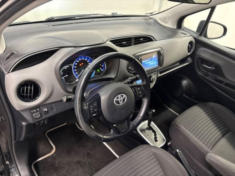 TOYOTA YARIS 2016