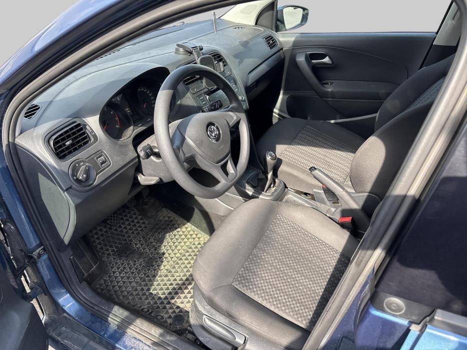 VOLKSWAGEN Polo 2015