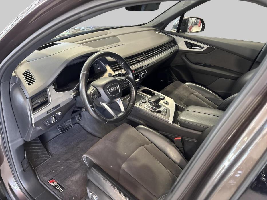 AUDI Q7 2015