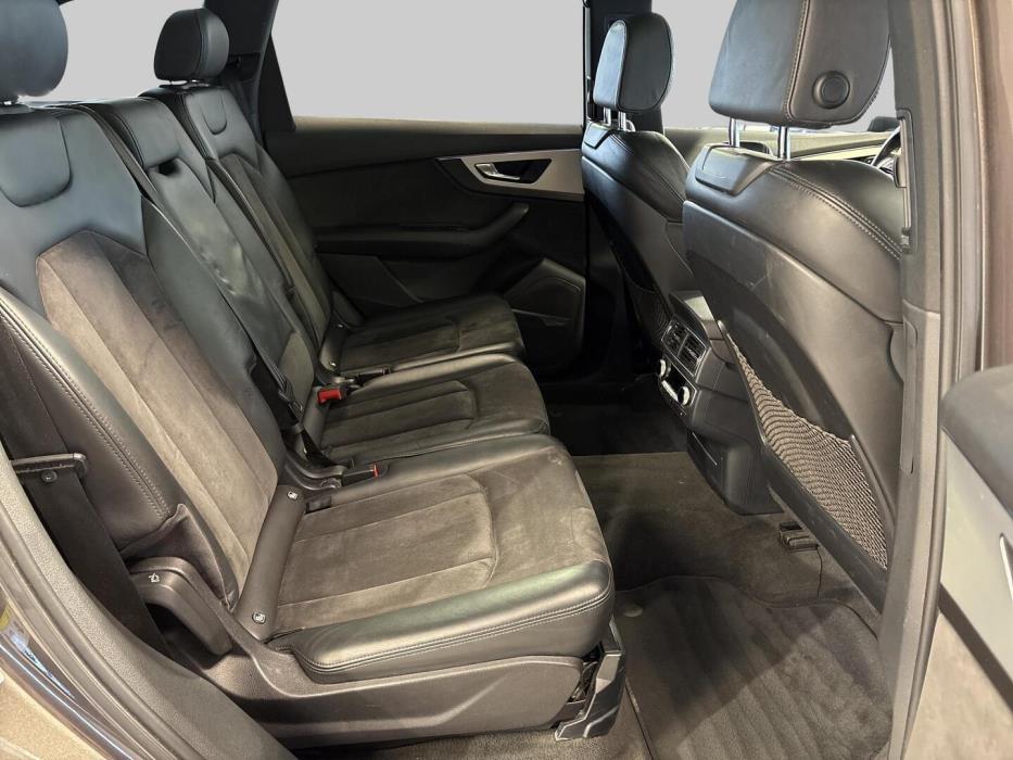 AUDI Q7 2015