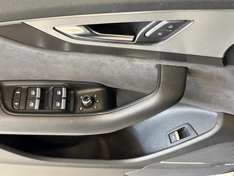 AUDI Q7 2015