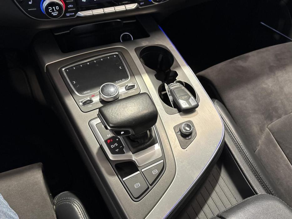 AUDI Q7 2015