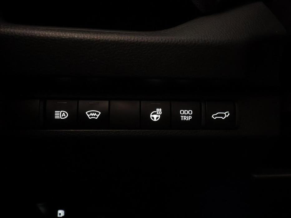 TOYOTA RAV4 2025