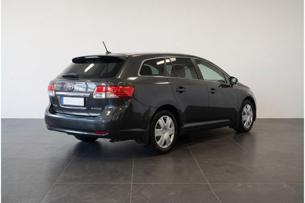 TOYOTA AVENSIS 2015