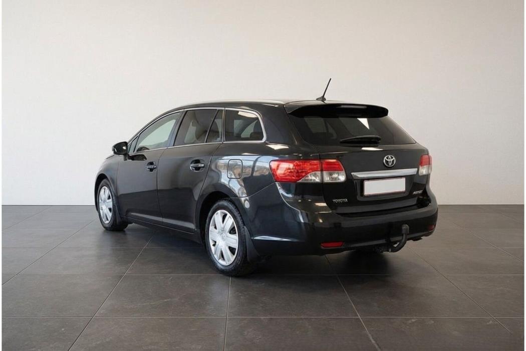 TOYOTA AVENSIS 2015