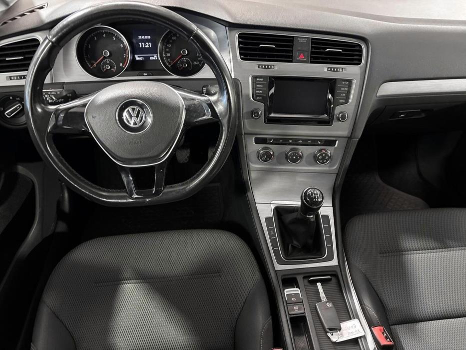 VOLKSWAGEN Golf 2015
