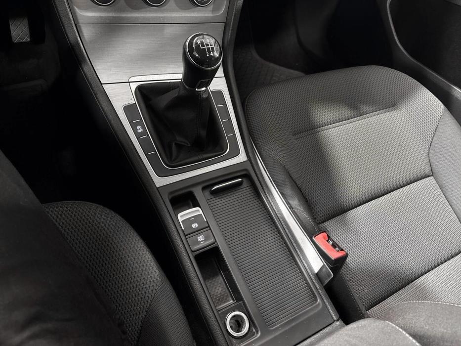 VOLKSWAGEN Golf 2015