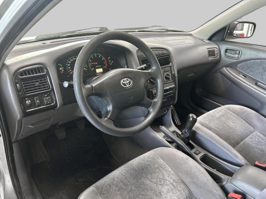 TOYOTA Avensis 2000