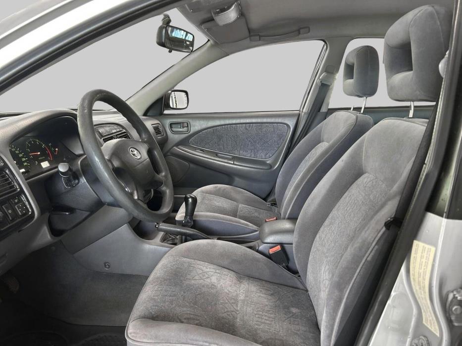 TOYOTA Avensis 2000