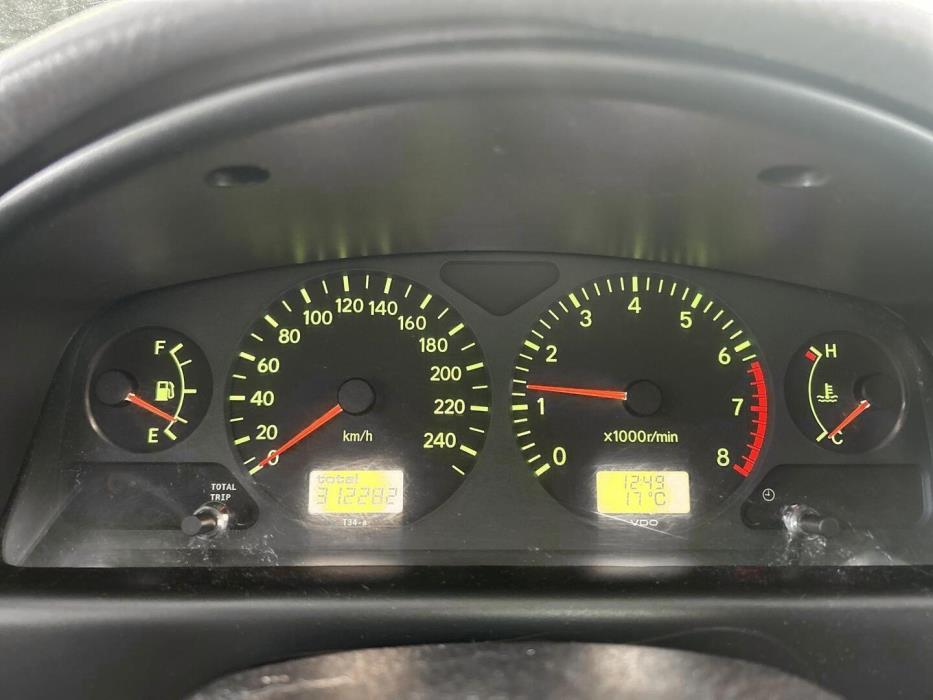 TOYOTA Avensis 2000
