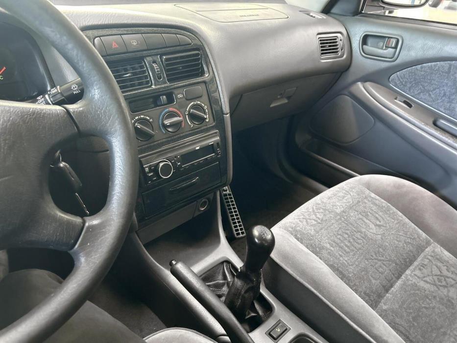 TOYOTA Avensis 2000