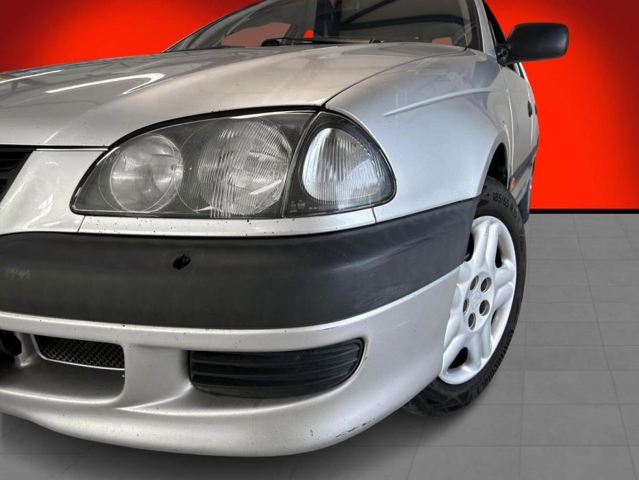 TOYOTA Avensis 2000