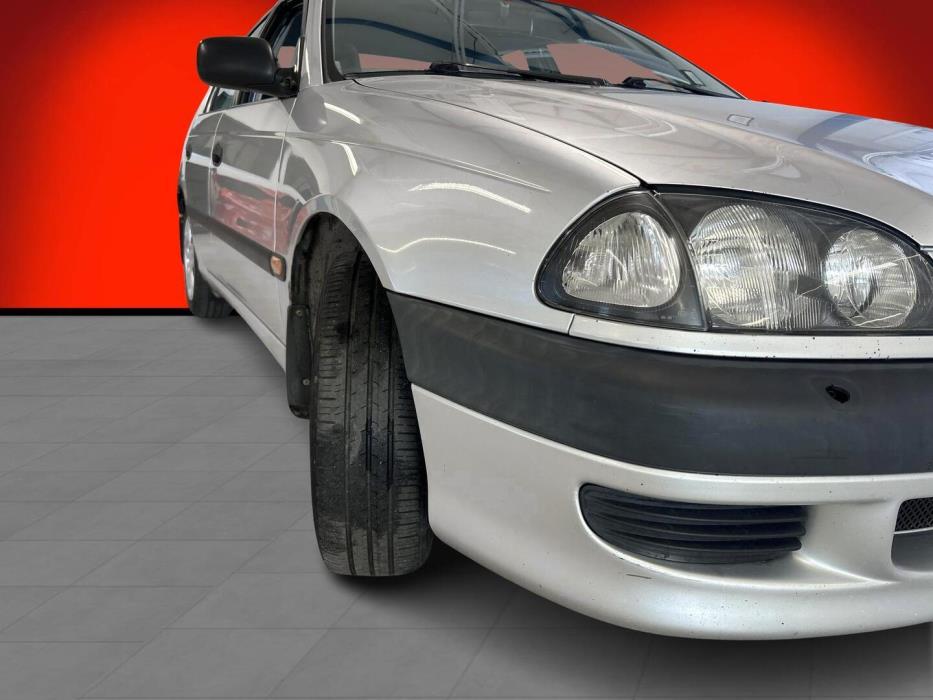 TOYOTA Avensis 2000