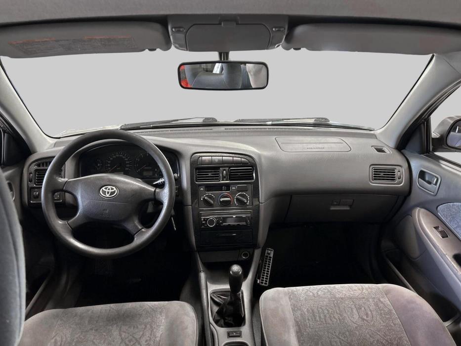 TOYOTA Avensis 2000