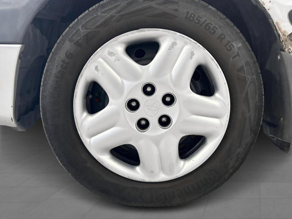 TOYOTA Avensis 2000