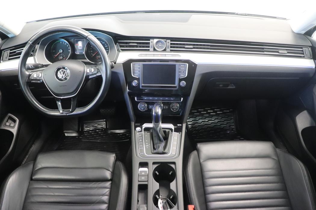 VOLKSWAGEN PASSAT 2017