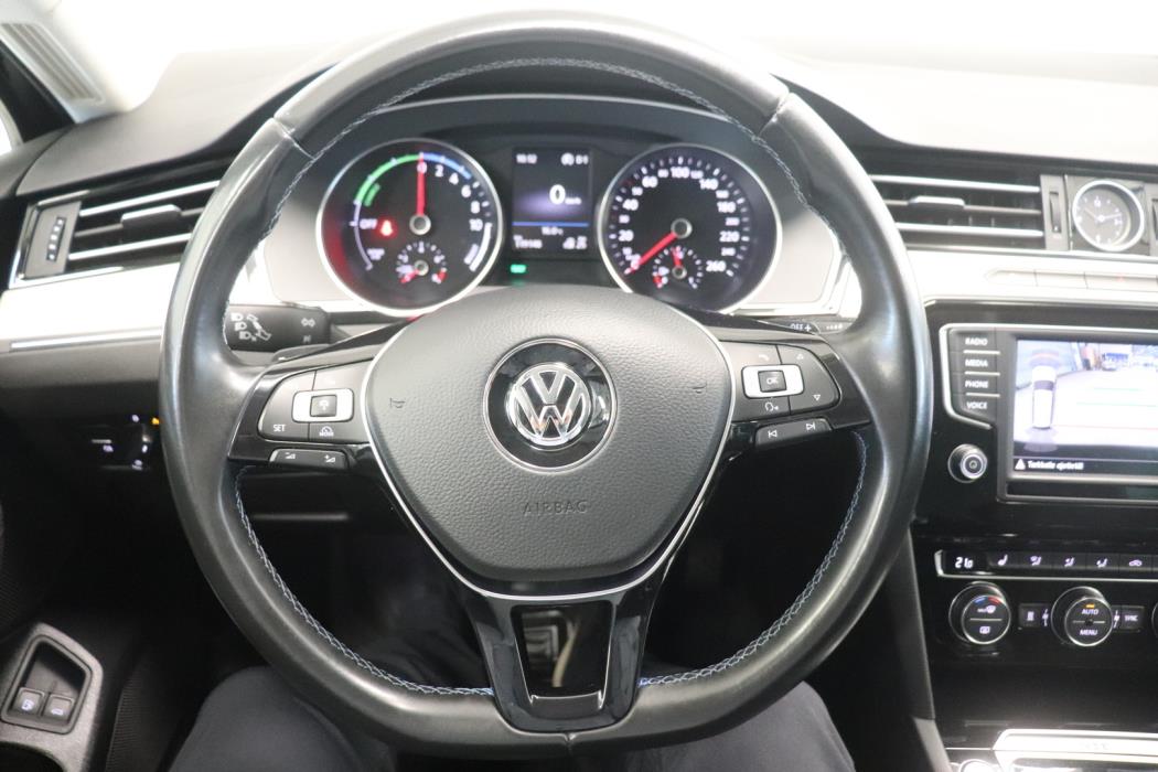 VOLKSWAGEN PASSAT 2017
