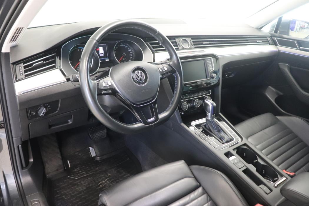 VOLKSWAGEN PASSAT 2017