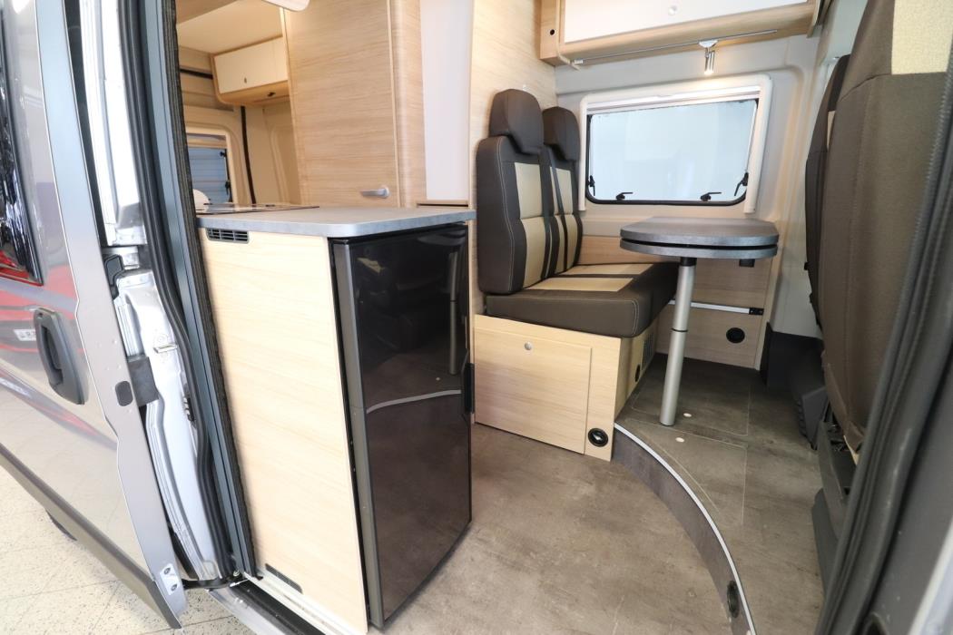 ROADCAR VAN R 600 2024