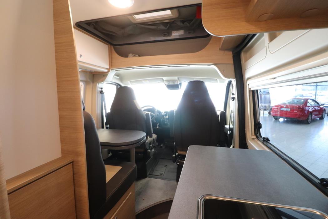 ROADCAR VAN R 600 2024