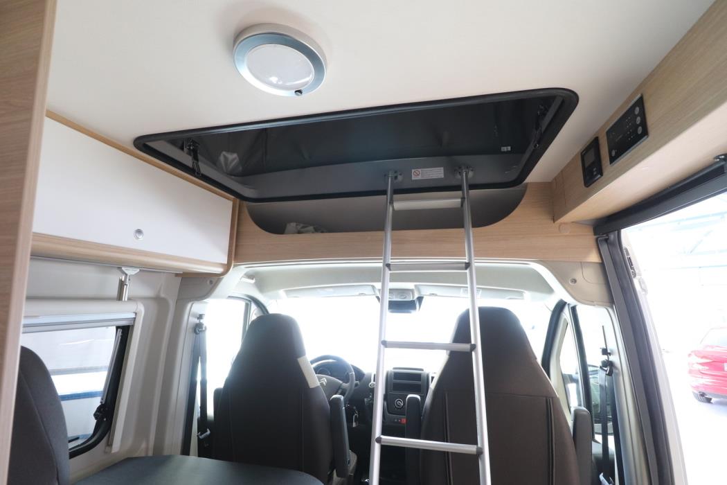 ROADCAR VAN R 600 2024