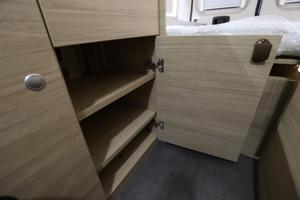 ROADCAR VAN R 601 2024