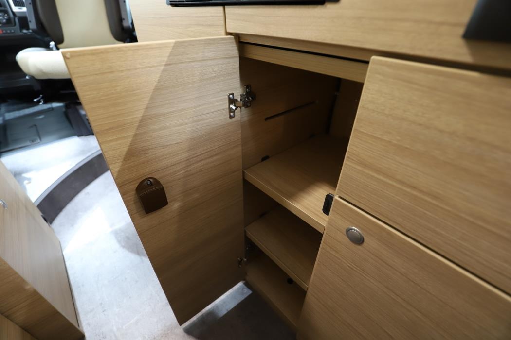 ROADCAR VAN R 601 2024