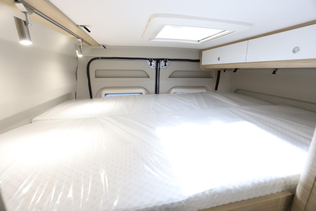 ROADCAR VAN R 601 2024