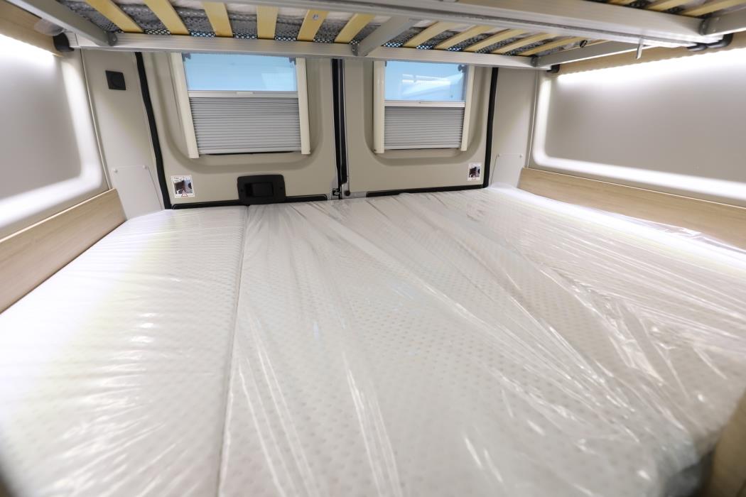 ROADCAR VAN R 601 2024