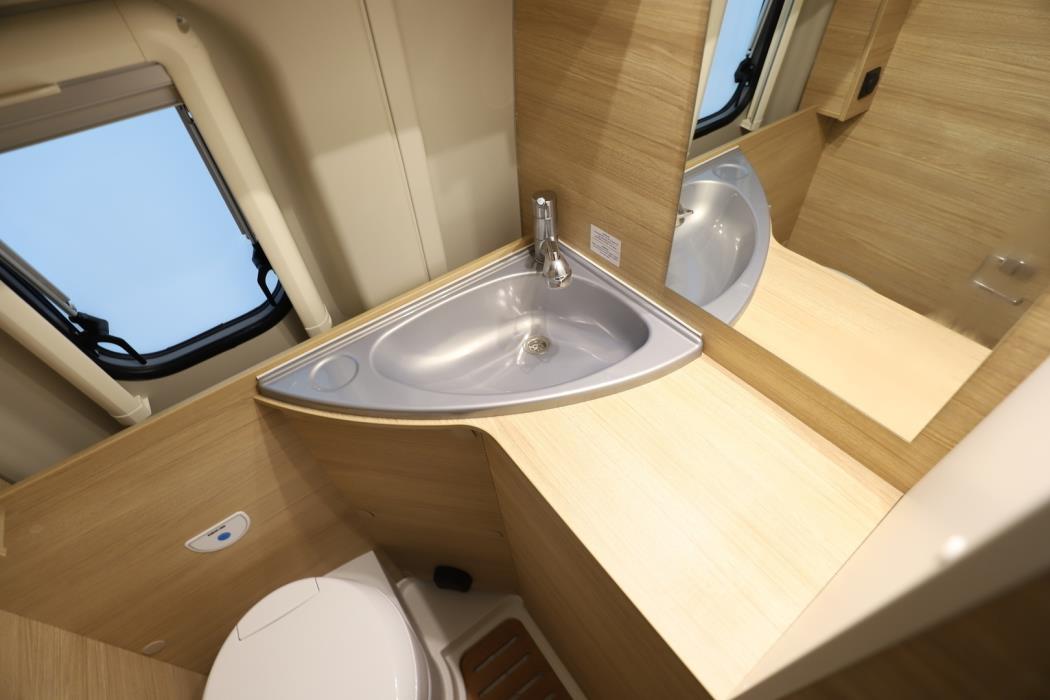 ROADCAR VAN R 601 2024