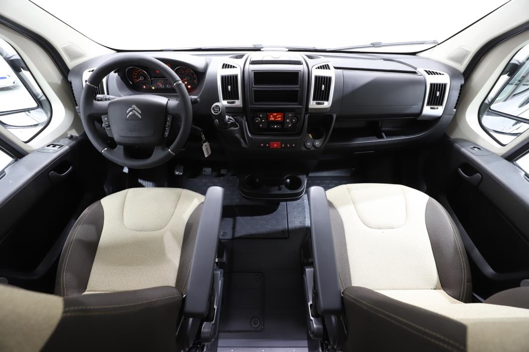 ROADCAR VAN R 601 2024