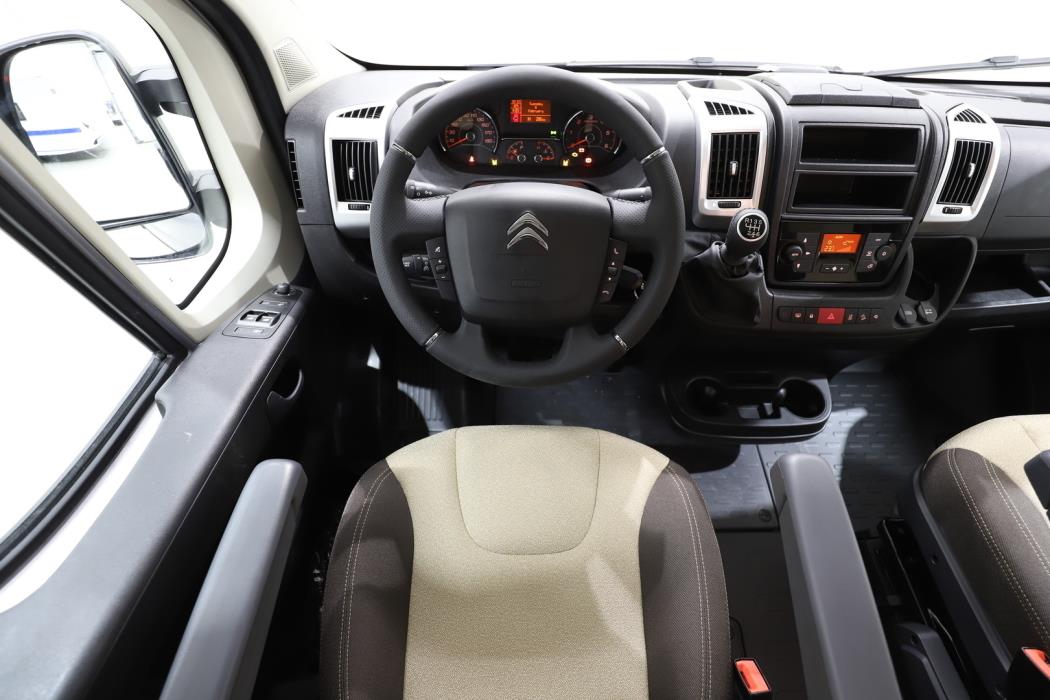 ROADCAR VAN R 601 2024