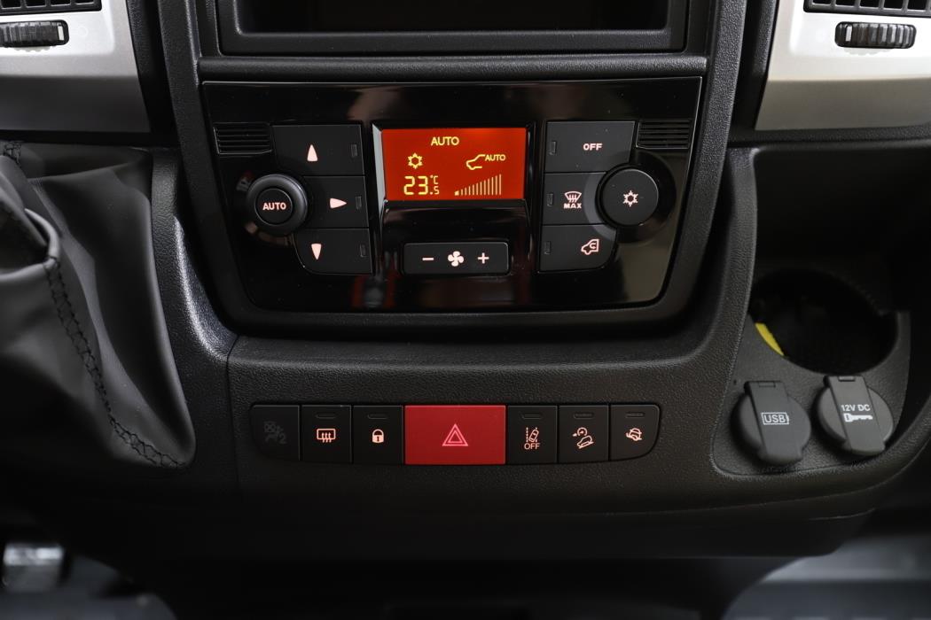 ROADCAR VAN R 601 2024