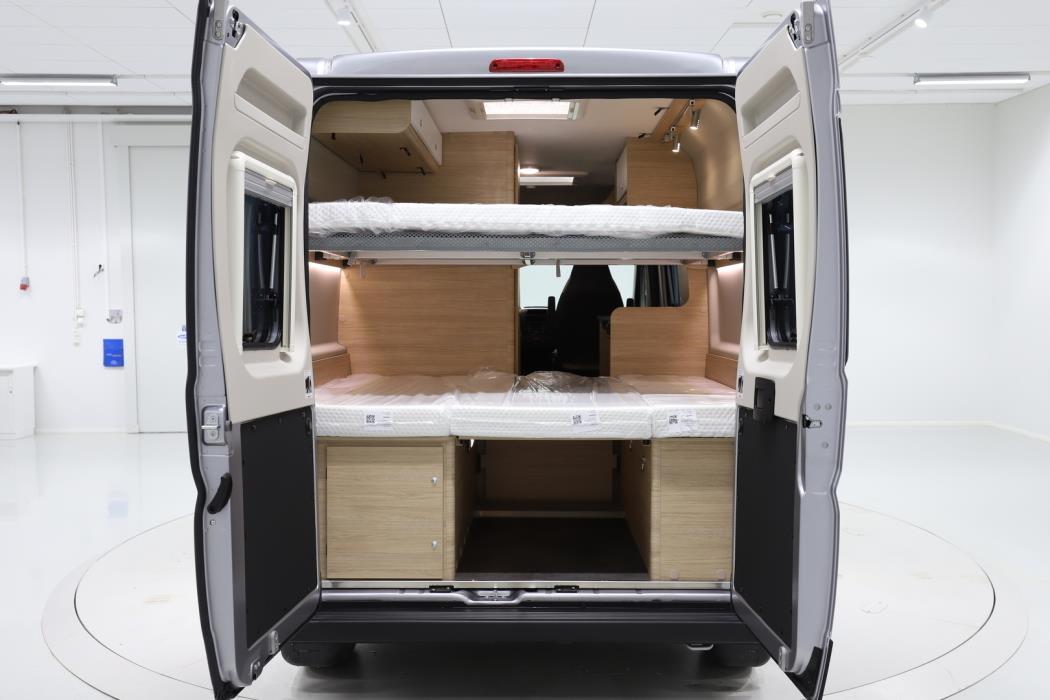 ROADCAR VAN R 601 2024