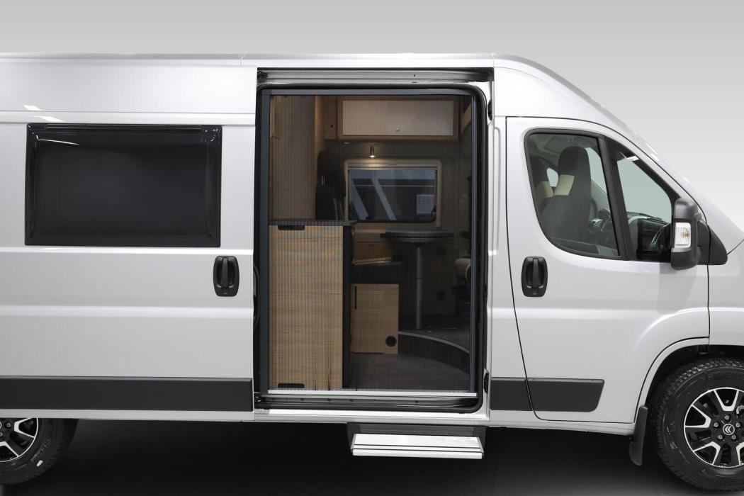 ROADCAR VAN R 601 2024