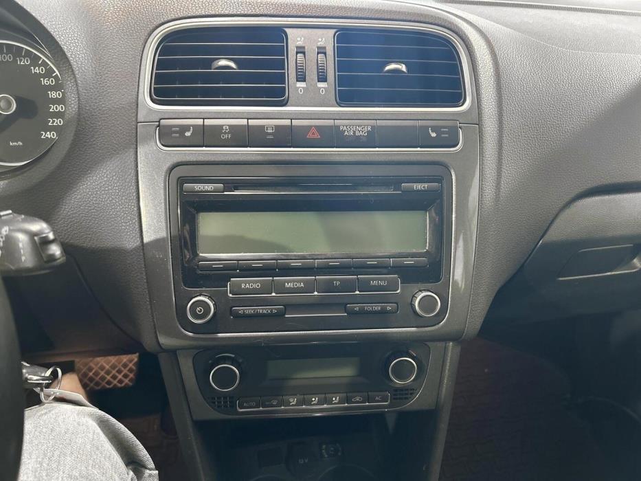 VOLKSWAGEN Polo 2010