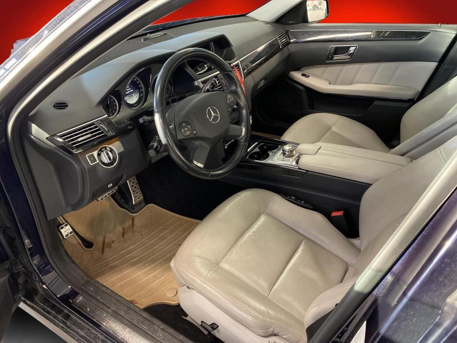 MERCEDES-BENZ E 2011