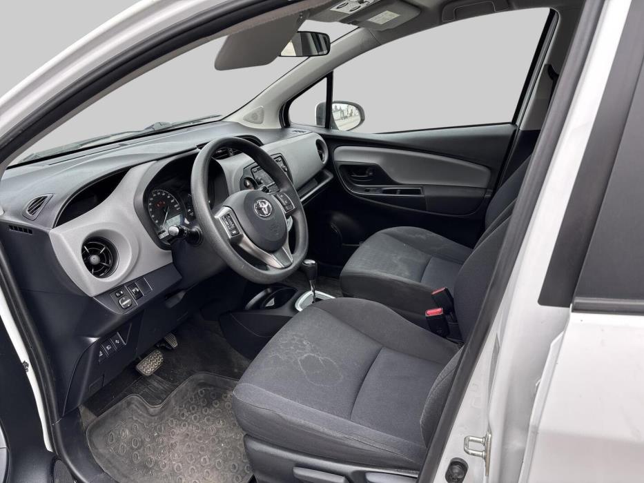 TOYOTA Yaris 2018