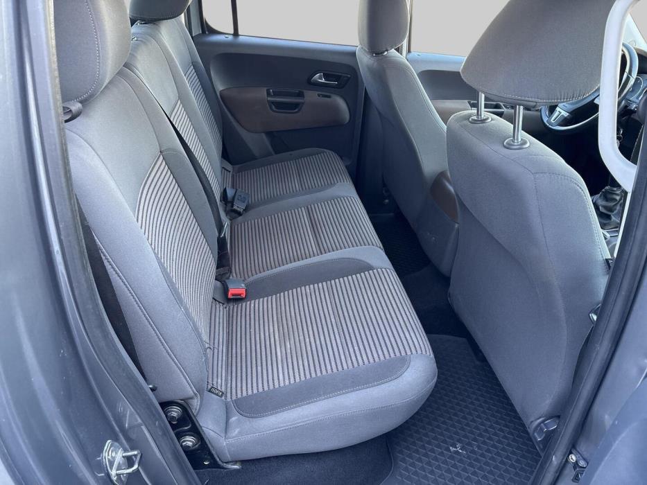 VOLKSWAGEN Amarok 2012