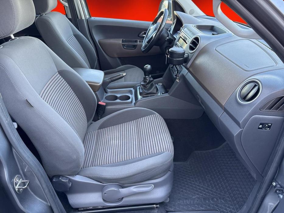 VOLKSWAGEN Amarok 2012