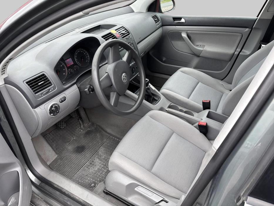 VOLKSWAGEN Golf 2004